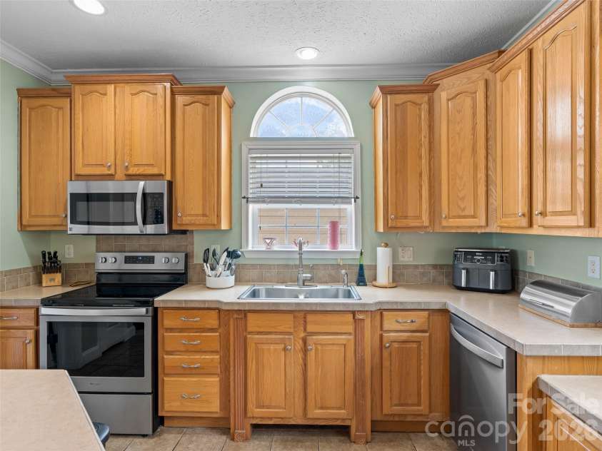 300 Welch Drive, Alexander, NC 28701.  MLS# CAR4387609, YatesRealty ID 30151. 