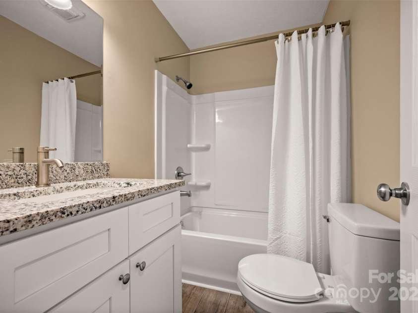 1283 Harris Henrietta Road, Forest City, NC 28043.  MLS# CAR4287411, YatesRealty ID 30152. Hall Bath