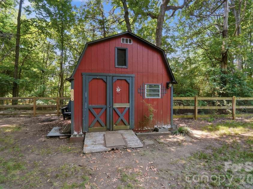4020 Glen Haven Drive, Concord, NC 28027.  MLS# CAR4389147, YatesRealty ID 30152. 