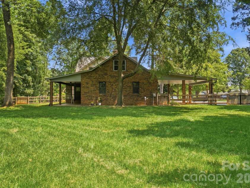 4020 Glen Haven Drive, Concord, NC 28027.  MLS# CAR4389147, YatesRealty ID 30152. 