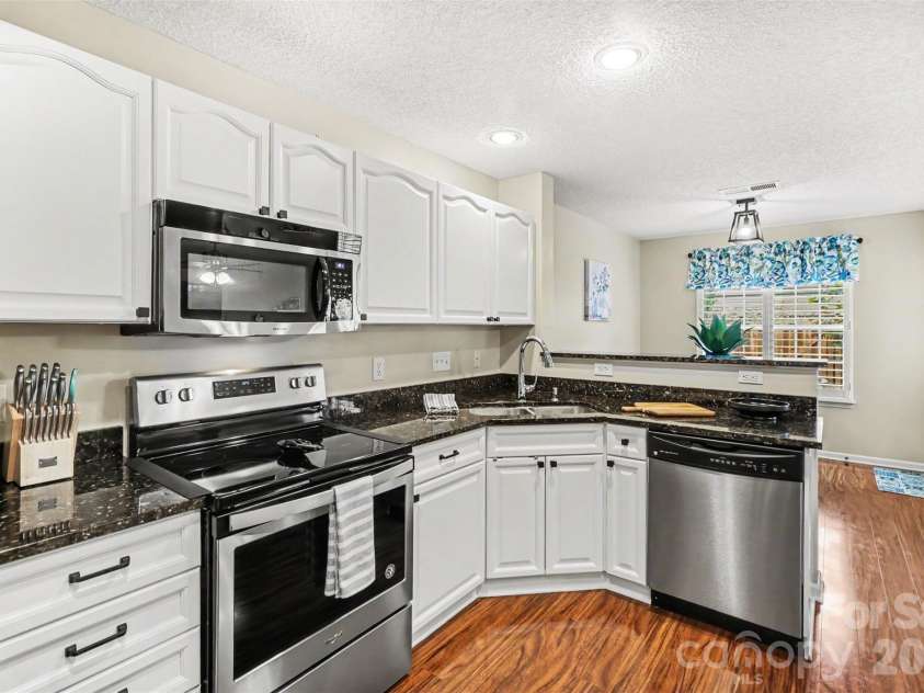 9725 Mattforest Circle, Charlotte, NC 28277.  MLS# CAR4389671, YatesRealty ID 30153. 