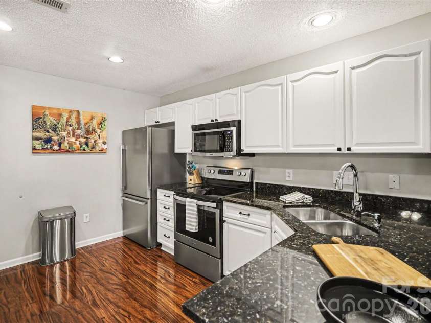 9725 Mattforest Circle, Charlotte, NC 28277.  MLS# CAR4389671, YatesRealty ID 30153. 
