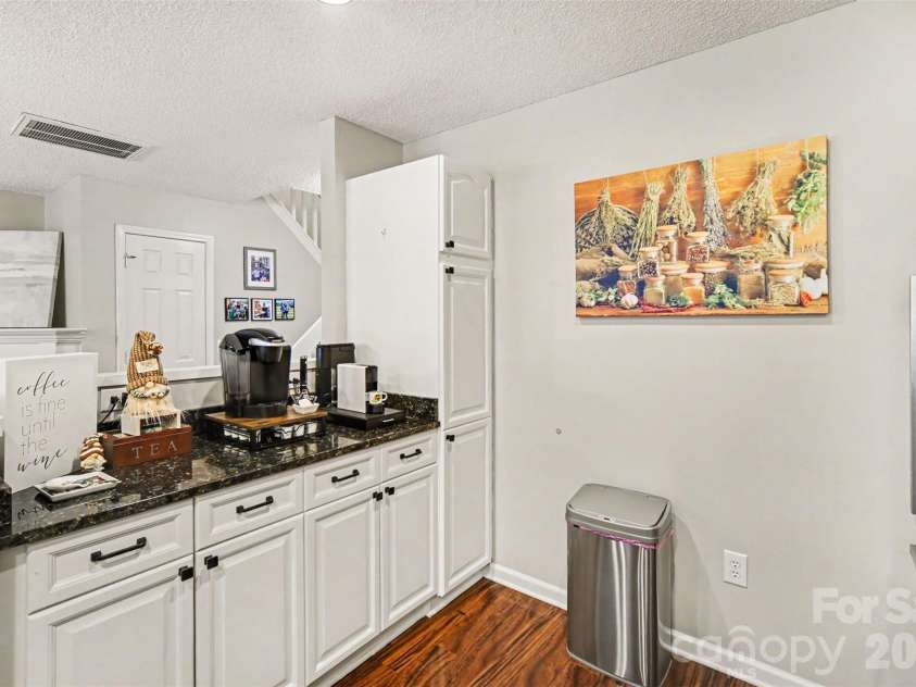 9725 Mattforest Circle, Charlotte, NC 28277.  MLS# CAR4389671, YatesRealty ID 30153. 