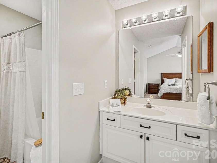 9725 Mattforest Circle, Charlotte, NC 28277.  MLS# CAR4389671, YatesRealty ID 30153. 