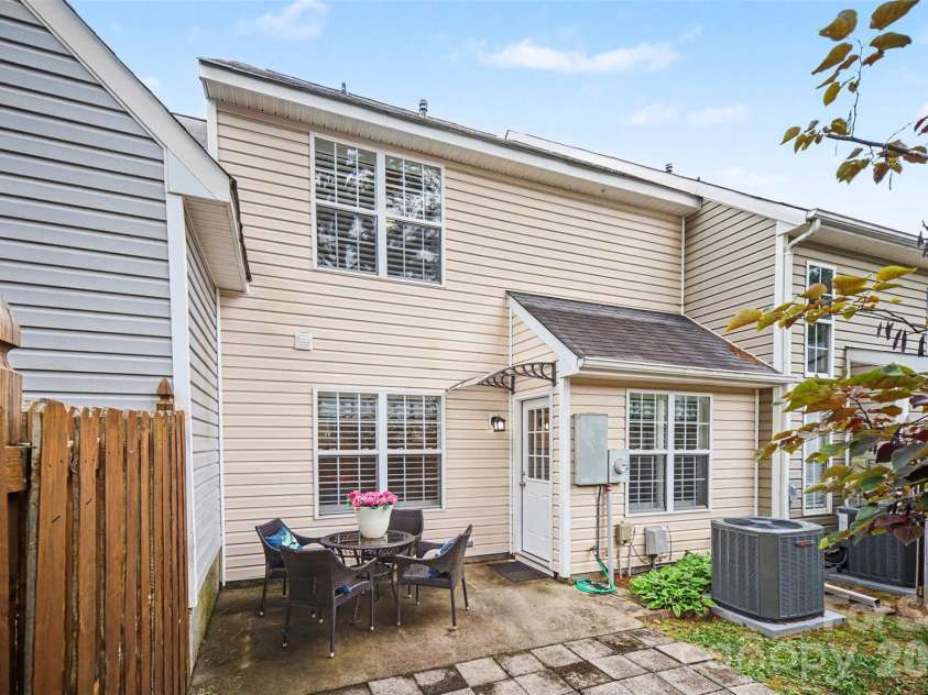 9725 Mattforest Circle, Charlotte, NC 28277.  MLS# CAR4389671, YatesRealty ID 30153. 