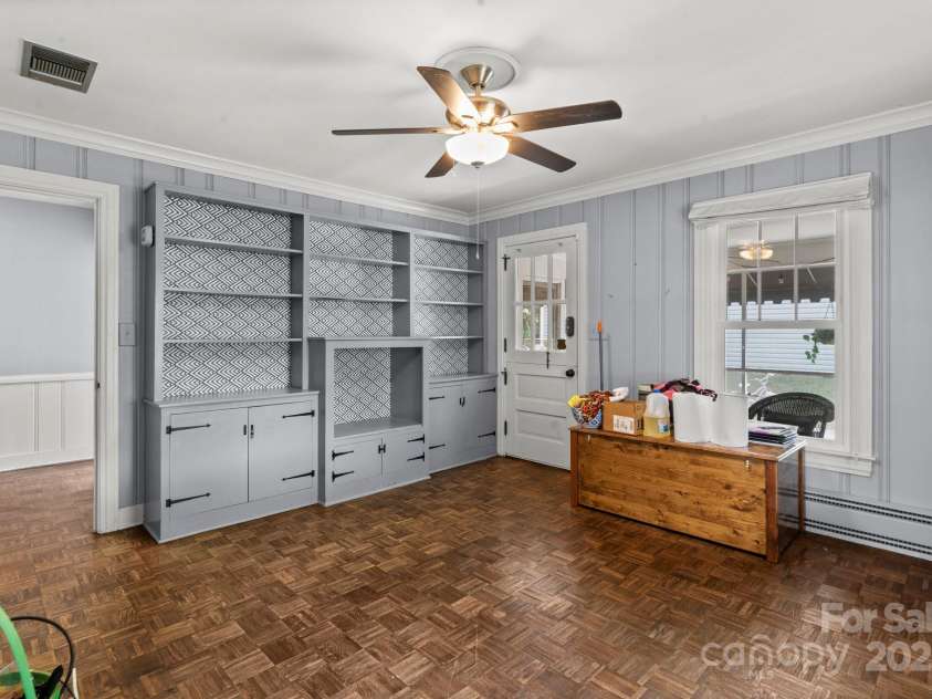720 Ferndale Boulevard, High Point, NC 27262.  MLS# CAR4260401, YatesRealty ID 30154. 