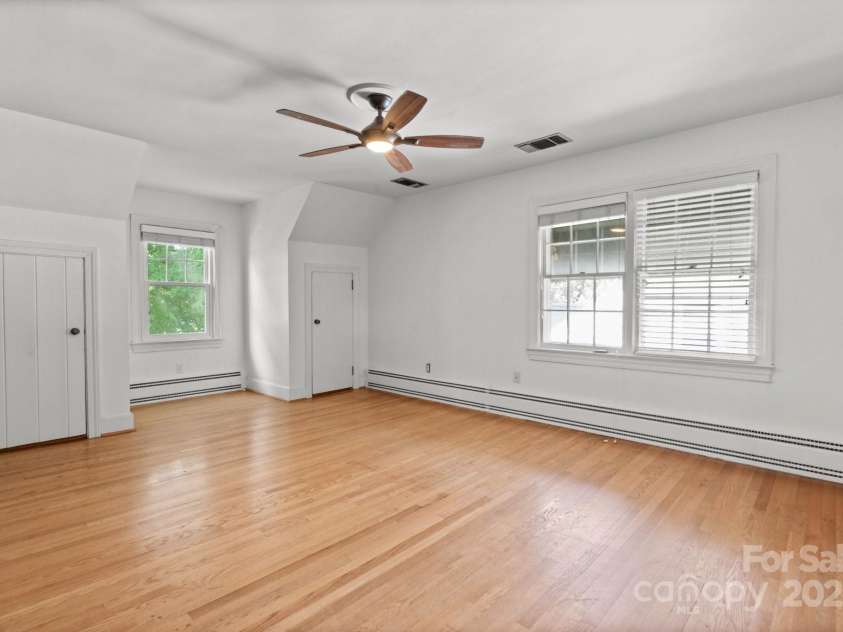 720 Ferndale Boulevard, High Point, NC 27262.  MLS# CAR4260401, YatesRealty ID 30154. 