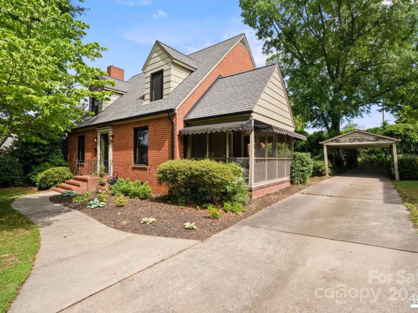 720 Ferndale Boulevard, High Point, NC 27262.  MLS# CAR4260401, YatesRealty ID 30154. Welcome To 720 Ferndale Blvd!!