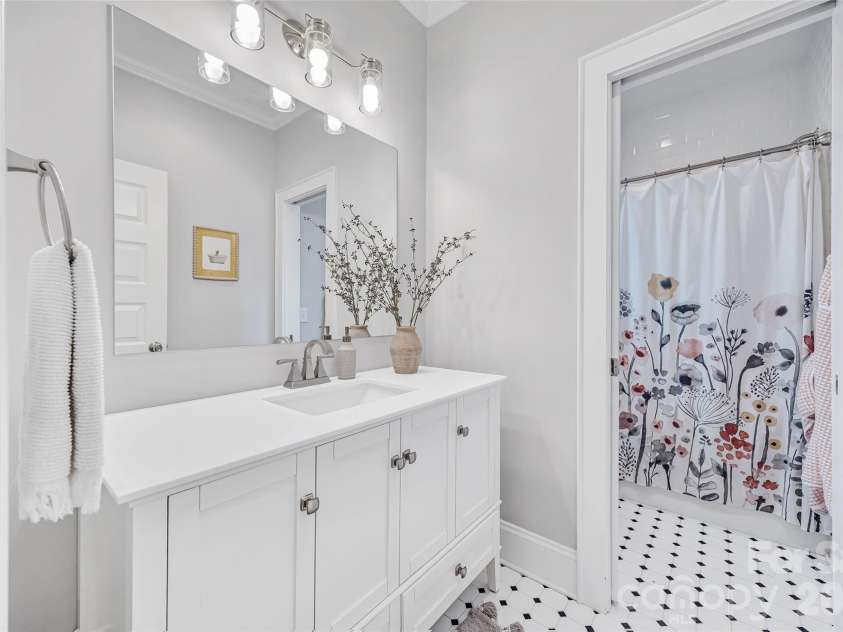 3430 Cosby Place, Charlotte, NC 28205.  MLS# CAR4389964, YatesRealty ID 30155. 2nd Bathroom