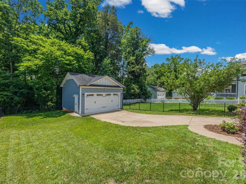 3430 Cosby Place, Charlotte, NC 28205.  MLS# CAR4389964, YatesRealty ID 30155. Backs up to a nature tree save space