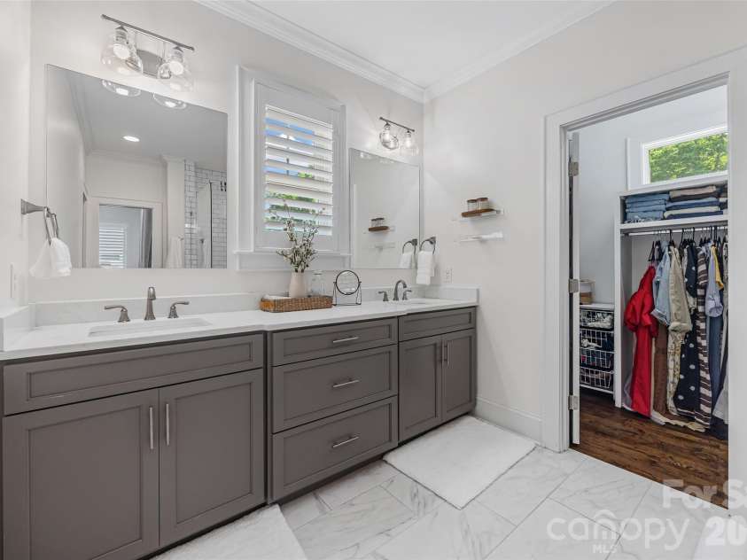 3430 Cosby Place, Charlotte, NC 28205.  MLS# CAR4389964, YatesRealty ID 30155. Double Vanity