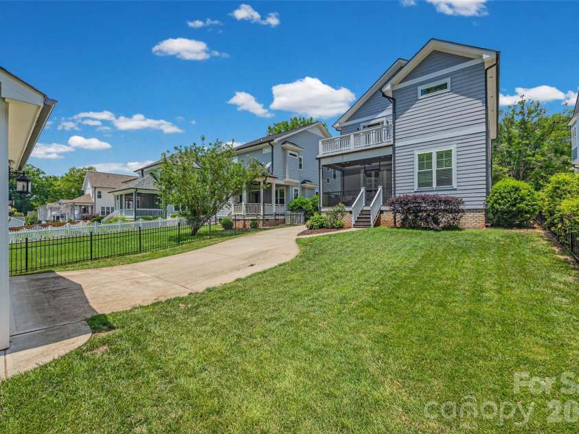3430 Cosby Place, Charlotte, NC 28205.  MLS# CAR4389964, YatesRealty ID 30155. Fenced Yard
