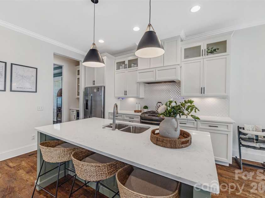 3430 Cosby Place, Charlotte, NC 28205.  MLS# CAR4389964, YatesRealty ID 30155. Island perfect