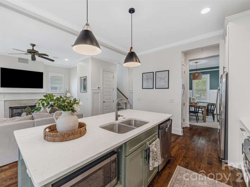 3430 Cosby Place, Charlotte, NC 28205.  MLS# CAR4389964, YatesRealty ID 30155. Light-filled kitchen