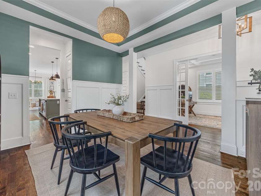 3430 Cosby Place, Charlotte, NC 28205.  MLS# CAR4389964, YatesRealty ID 30155. Modern moulding
