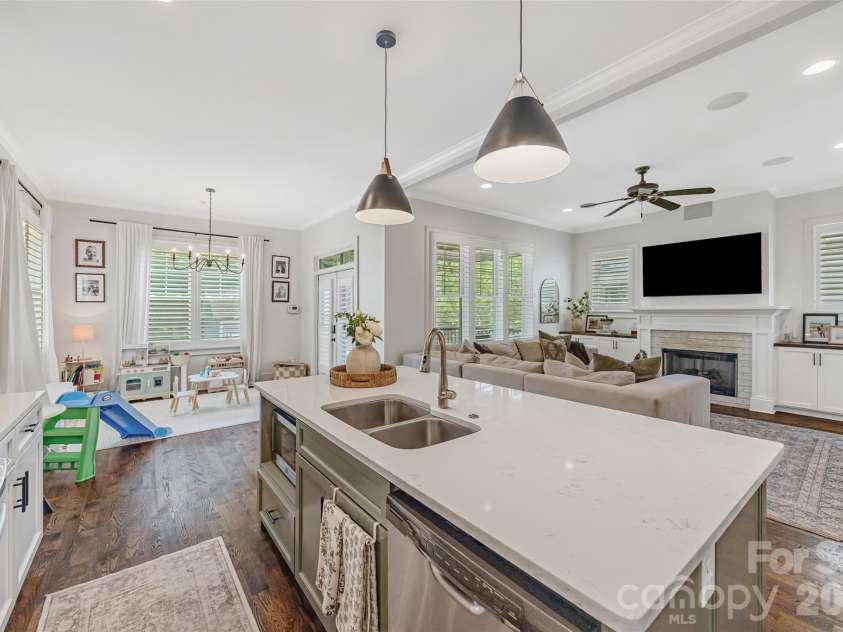 3430 Cosby Place, Charlotte, NC 28205.  MLS# CAR4389964, YatesRealty ID 30155. Open kitchen