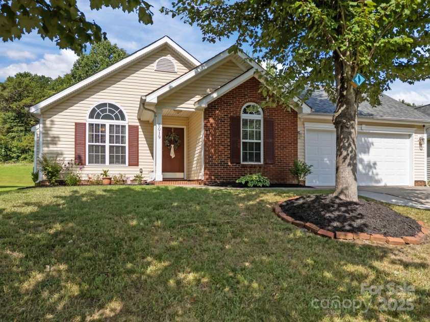 6019 Patricia Ryan Drive, Charlotte, NC 28216.  MLS# CAR4281594, YatesRealty ID 30156. 