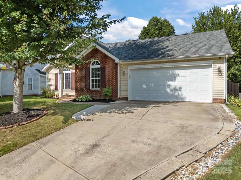 6019 Patricia Ryan Drive, Charlotte, NC 28216.  MLS# CAR4281594, YatesRealty ID 30156. 