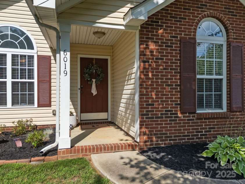6019 Patricia Ryan Drive, Charlotte, NC 28216.  MLS# CAR4281594, YatesRealty ID 30156. 