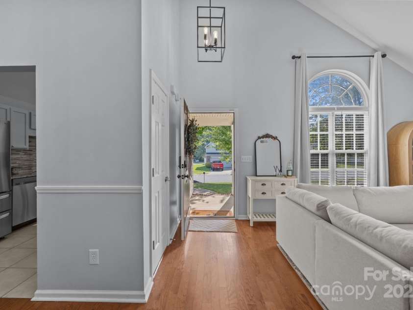 6019 Patricia Ryan Drive, Charlotte, NC 28216.  MLS# CAR4281594, YatesRealty ID 30156. 