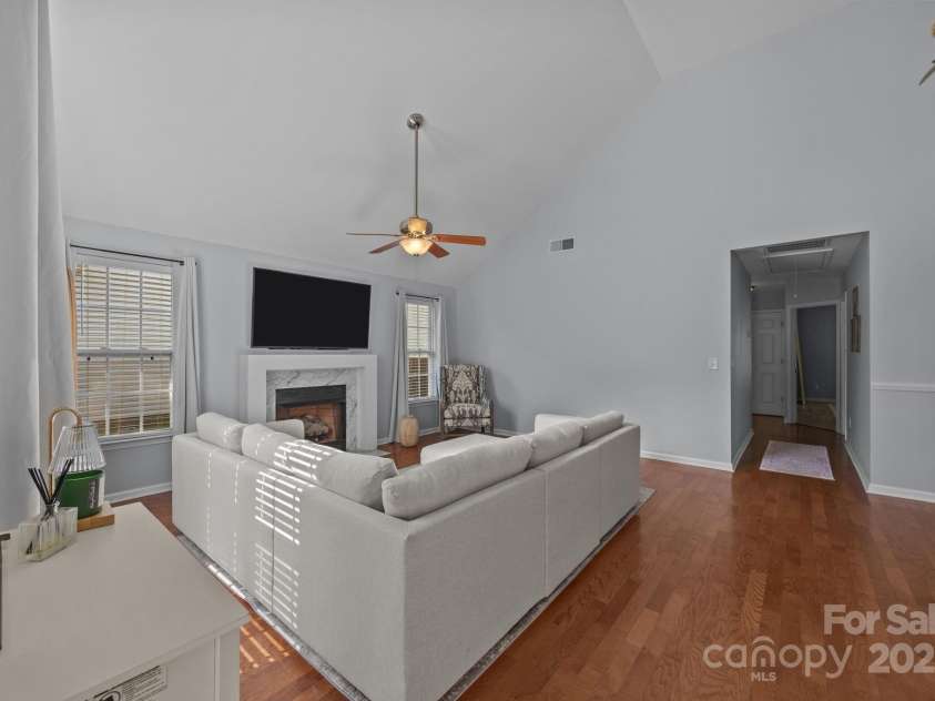 6019 Patricia Ryan Drive, Charlotte, NC 28216.  MLS# CAR4281594, YatesRealty ID 30156. 