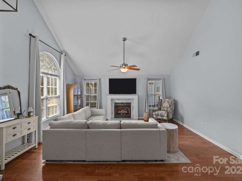 6019 Patricia Ryan Drive, Charlotte, NC 28216.  MLS# CAR4281594, YatesRealty ID 30156. 