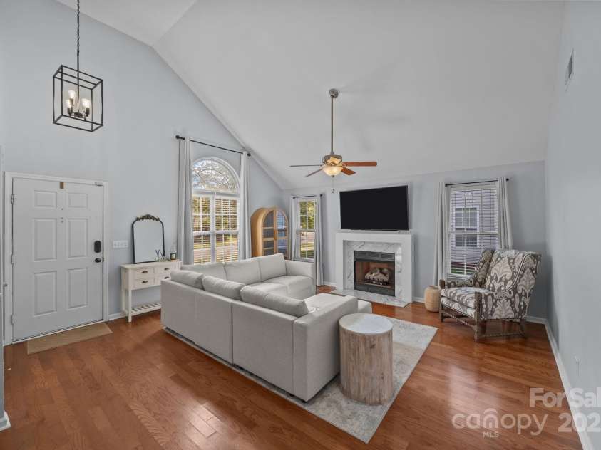 6019 Patricia Ryan Drive, Charlotte, NC 28216.  MLS# CAR4281594, YatesRealty ID 30156. 