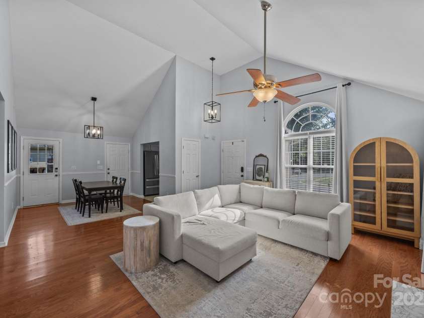 6019 Patricia Ryan Drive, Charlotte, NC 28216.  MLS# CAR4281594, YatesRealty ID 30156. 