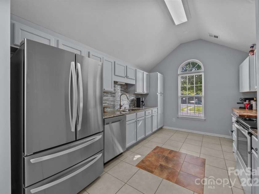 6019 Patricia Ryan Drive, Charlotte, NC 28216.  MLS# CAR4281594, YatesRealty ID 30156. 