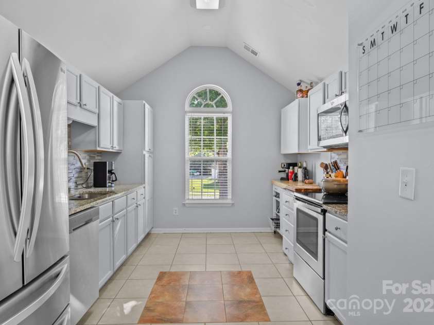 6019 Patricia Ryan Drive, Charlotte, NC 28216.  MLS# CAR4281594, YatesRealty ID 30156. 