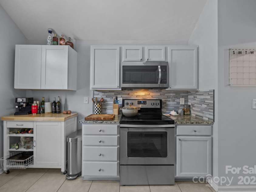 6019 Patricia Ryan Drive, Charlotte, NC 28216.  MLS# CAR4281594, YatesRealty ID 30156. 