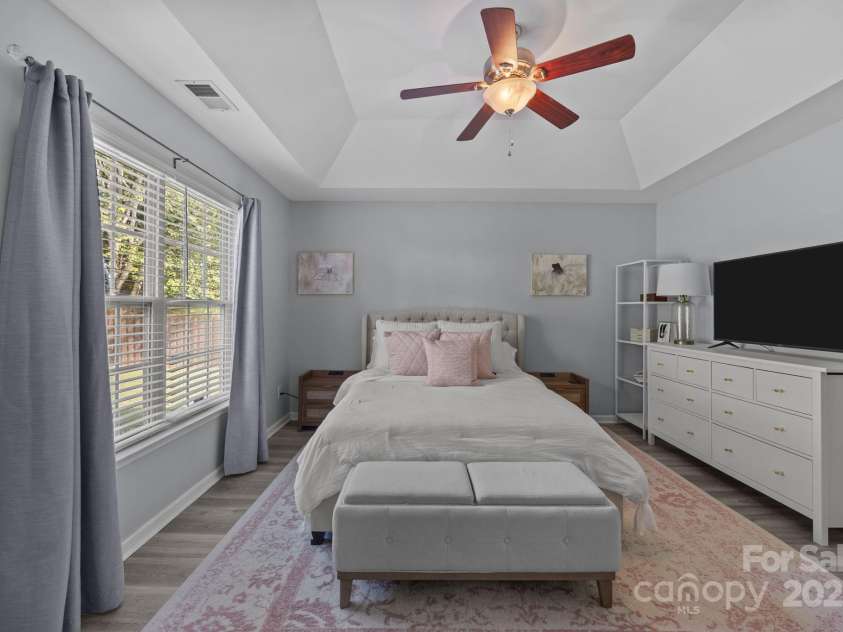6019 Patricia Ryan Drive, Charlotte, NC 28216.  MLS# CAR4281594, YatesRealty ID 30156. 