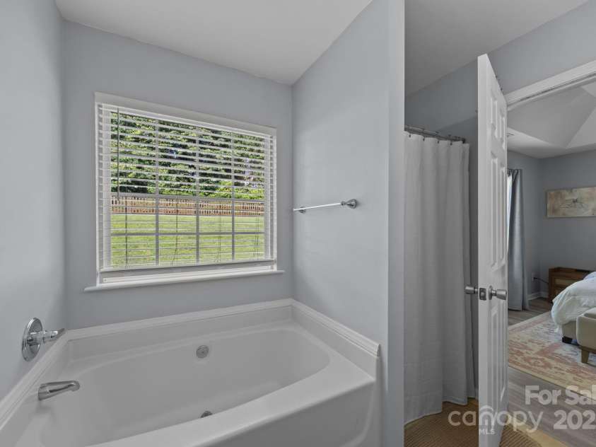 6019 Patricia Ryan Drive, Charlotte, NC 28216.  MLS# CAR4281594, YatesRealty ID 30156. 