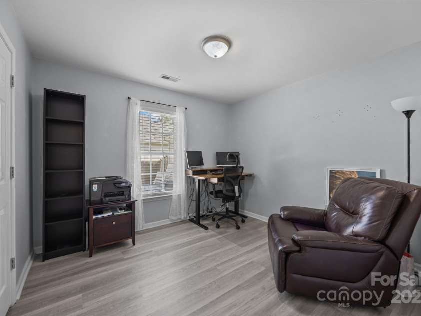 6019 Patricia Ryan Drive, Charlotte, NC 28216.  MLS# CAR4281594, YatesRealty ID 30156. 