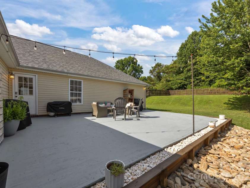 6019 Patricia Ryan Drive, Charlotte, NC 28216.  MLS# CAR4281594, YatesRealty ID 30156. 