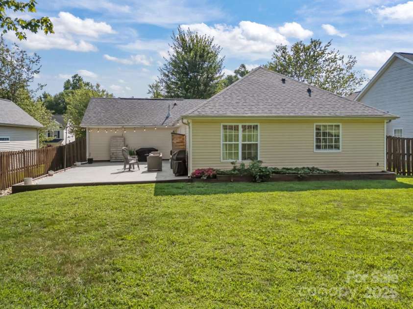 6019 Patricia Ryan Drive, Charlotte, NC 28216.  MLS# CAR4281594, YatesRealty ID 30156. 