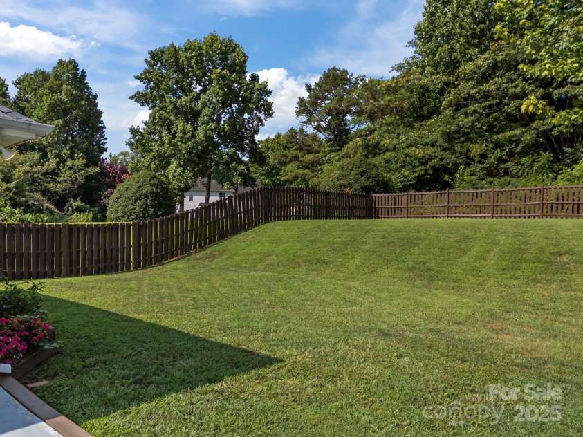 6019 Patricia Ryan Drive, Charlotte, NC 28216.  MLS# CAR4281594, YatesRealty ID 30156. 