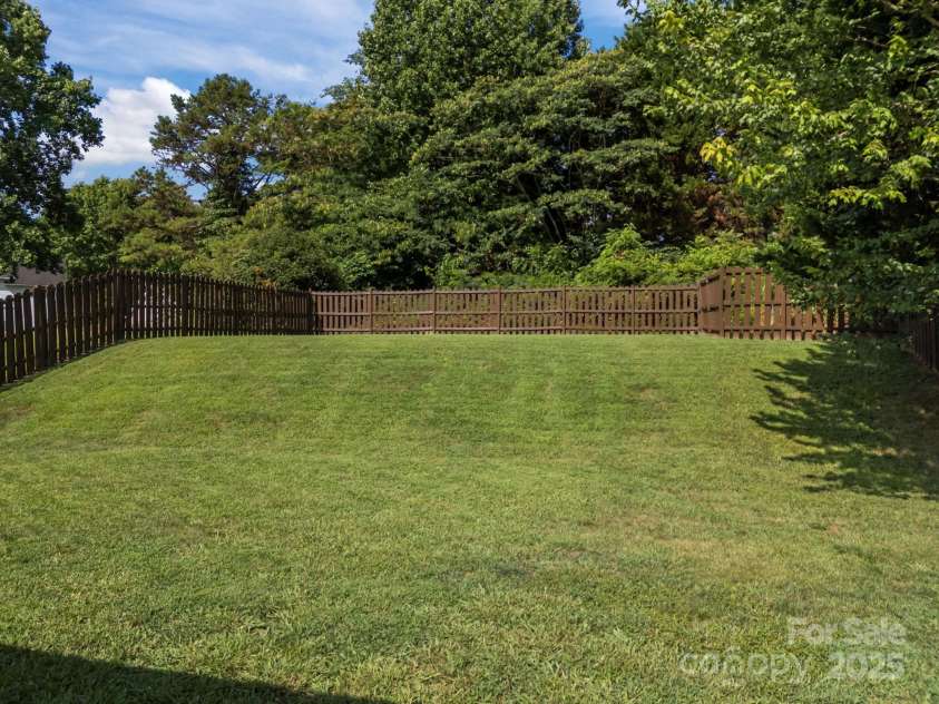 6019 Patricia Ryan Drive, Charlotte, NC 28216.  MLS# CAR4281594, YatesRealty ID 30156. 