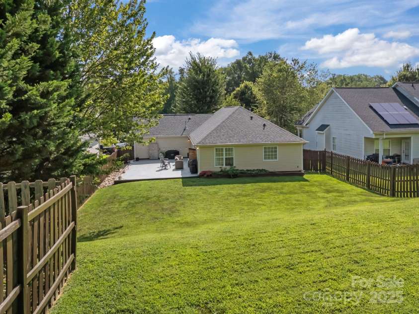 6019 Patricia Ryan Drive, Charlotte, NC 28216.  MLS# CAR4281594, YatesRealty ID 30156. 