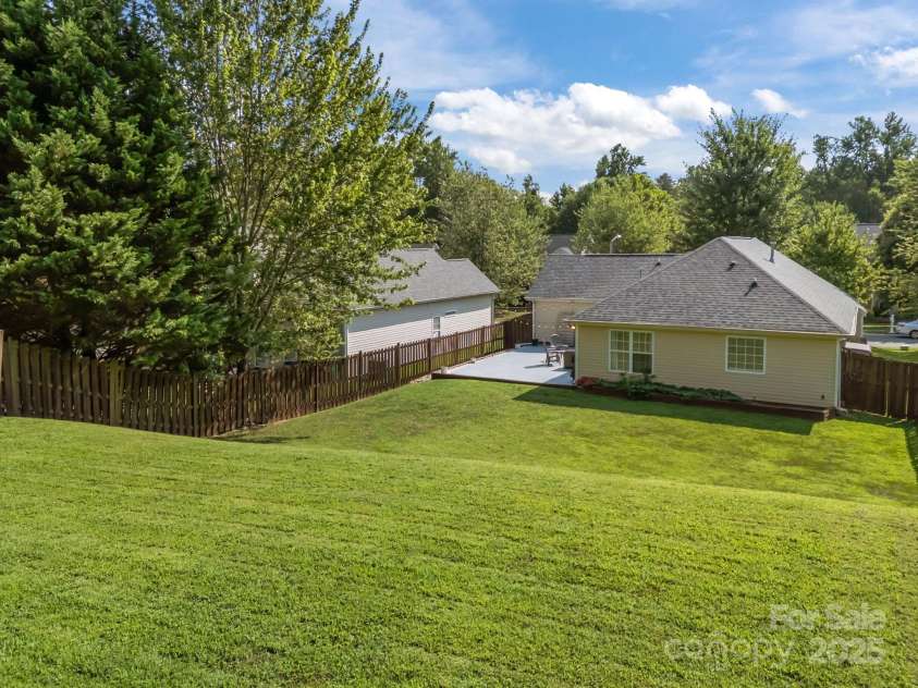 6019 Patricia Ryan Drive, Charlotte, NC 28216.  MLS# CAR4281594, YatesRealty ID 30156. 