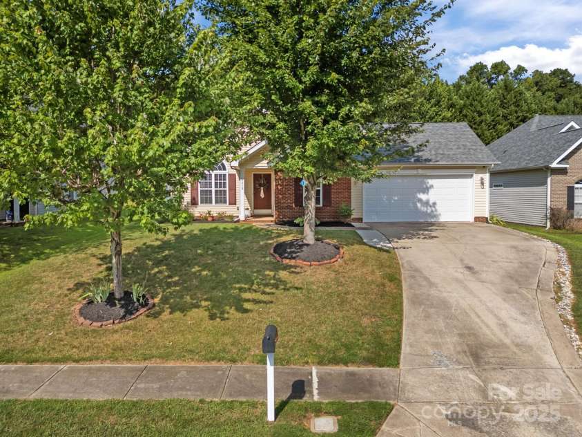 6019 Patricia Ryan Drive, Charlotte, NC 28216.  MLS# CAR4281594, YatesRealty ID 30156. 