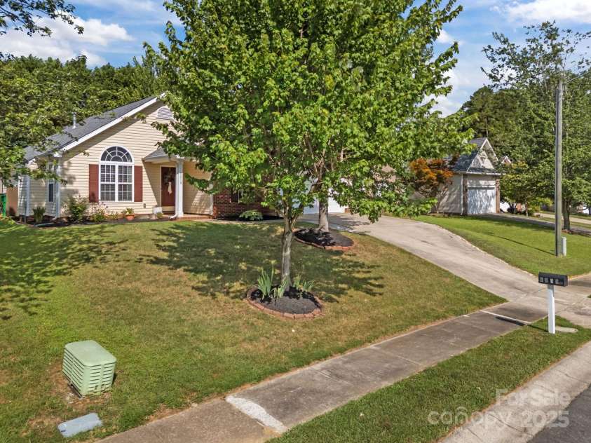 6019 Patricia Ryan Drive, Charlotte, NC 28216.  MLS# CAR4281594, YatesRealty ID 30156. 