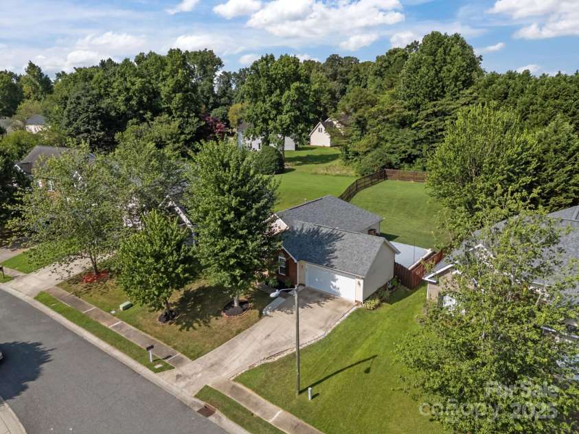 6019 Patricia Ryan Drive, Charlotte, NC 28216.  MLS# CAR4281594, YatesRealty ID 30156. 