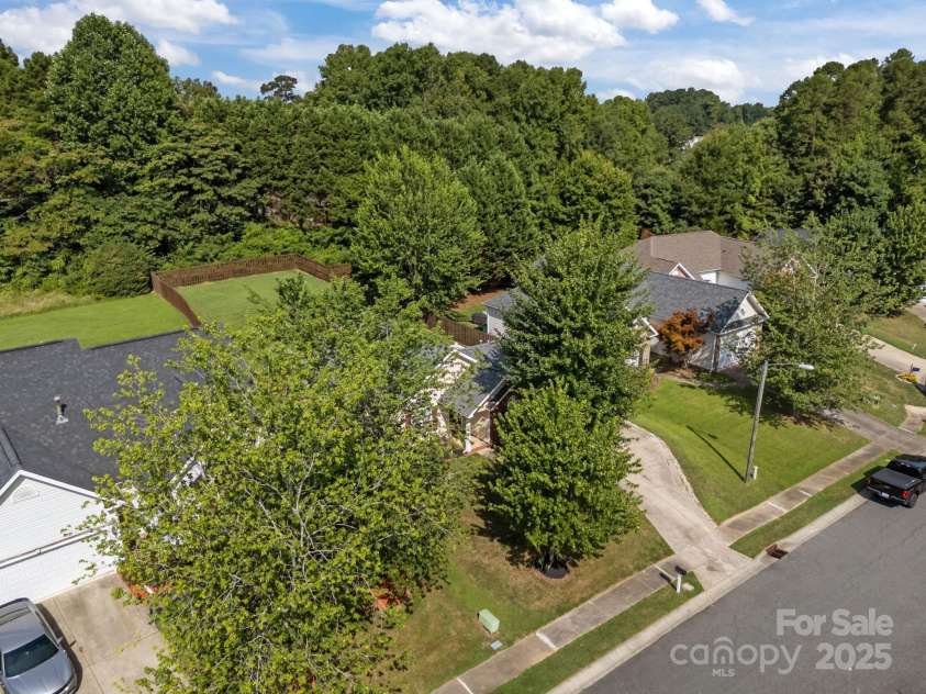 6019 Patricia Ryan Drive, Charlotte, NC 28216.  MLS# CAR4281594, YatesRealty ID 30156. 