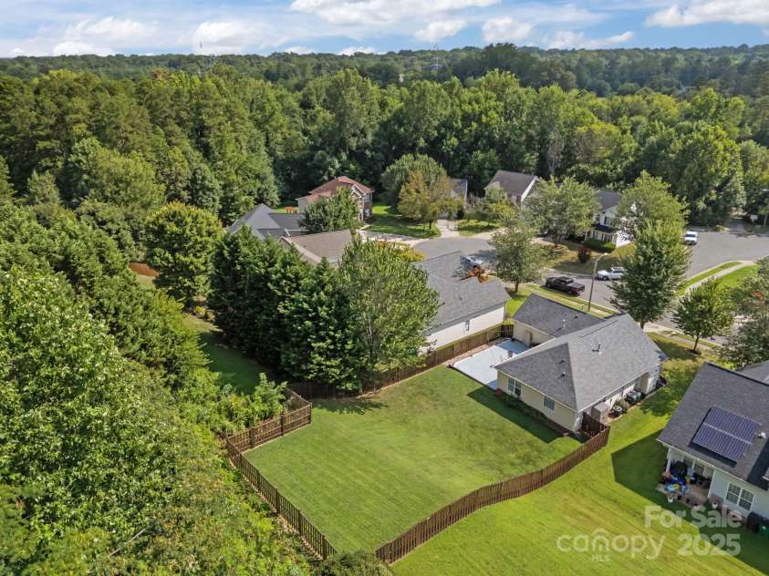 6019 Patricia Ryan Drive, Charlotte, NC 28216.  MLS# CAR4281594, YatesRealty ID 30156. 