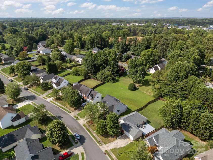 6019 Patricia Ryan Drive, Charlotte, NC 28216.  MLS# CAR4281594, YatesRealty ID 30156. 