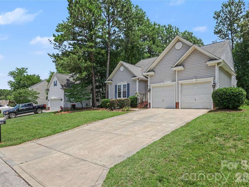 644 Sunset Point Drive, Rock Hill, SC 29732.  MLS# CAR4392650, YatesRealty ID 30156. 2 car garage with storage shelving