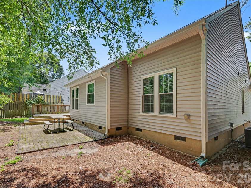 644 Sunset Point Drive, Rock Hill, SC 29732.  MLS# CAR4392650, YatesRealty ID 30156. Easy to maintain back yard