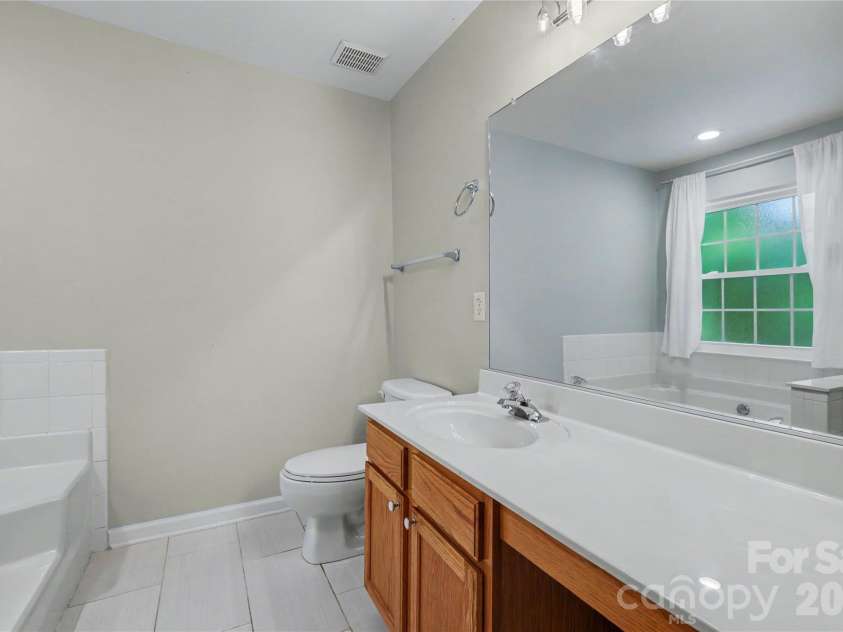 644 Sunset Point Drive, Rock Hill, SC 29732.  MLS# CAR4392650, YatesRealty ID 30156. Great counterspace in the primary suite bath