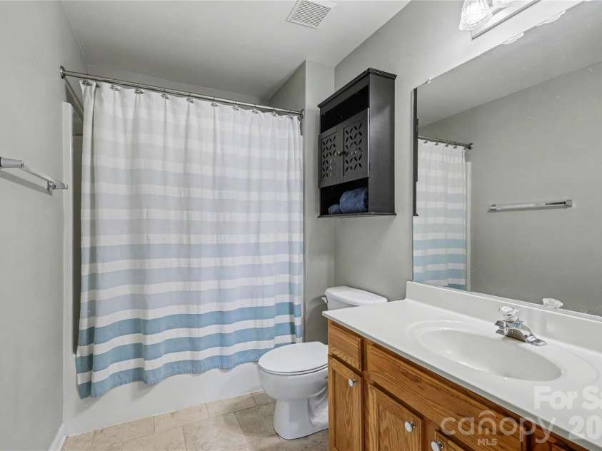 644 Sunset Point Drive, Rock Hill, SC 29732.  MLS# CAR4392650, YatesRealty ID 30156. Secondary bathroom features a tub/shower combo